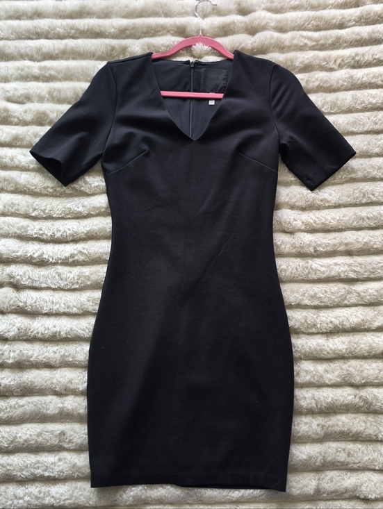 White House Black Market Dresses & Skirts - White House Black Market Black Short-Sleeve Sheath Dress
